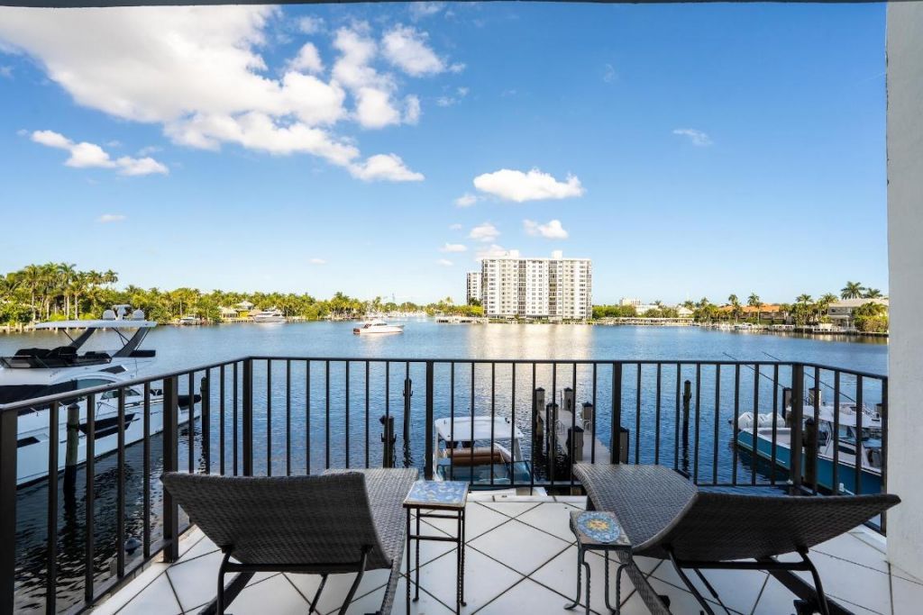 400 Seasage Drive, Unit 204, Delray Beach, FL 33483 Photo