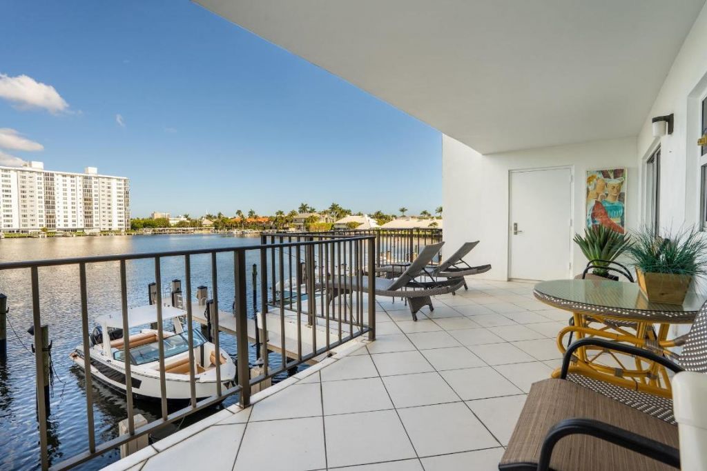 400 Seasage Drive, Unit 204, Delray Beach, FL 33483 Photo
