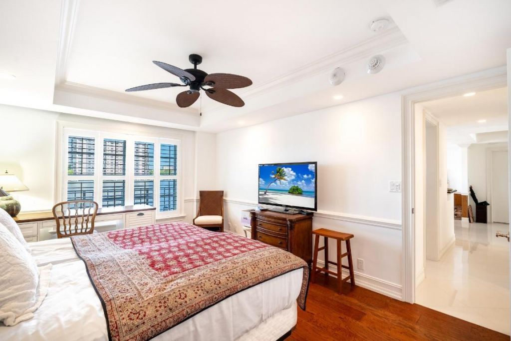 400 Seasage Drive, Unit 204, Delray Beach, FL 33483 Photo