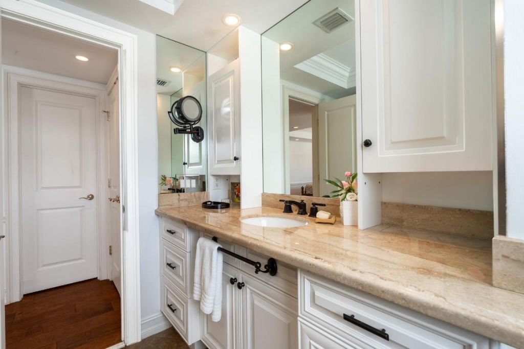 400 Seasage Drive, Unit 204, Delray Beach, FL 33483 Photo