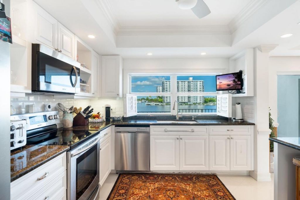 400 Seasage Drive, Unit 204, Delray Beach, FL 33483 Photo
