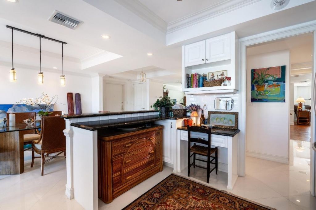 400 Seasage Drive, Unit 204, Delray Beach, FL 33483 Photo