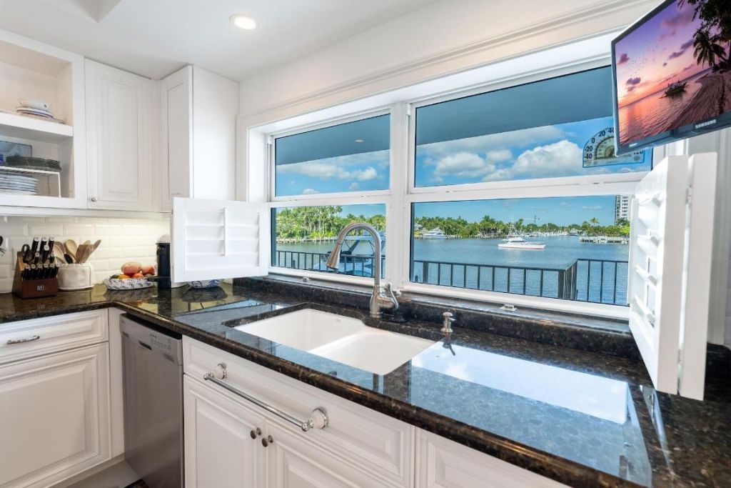 400 Seasage Drive, Unit 204, Delray Beach, FL 33483 Photo