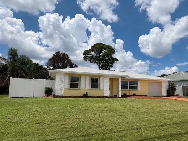 772 SE Thornhill Drive, Port St. Lucie, FL 34983