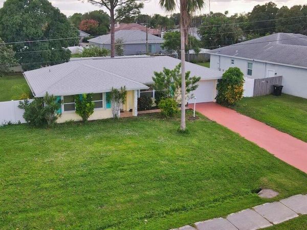 772 SE Thornhill Drive, Port St. Lucie, FL 34983
