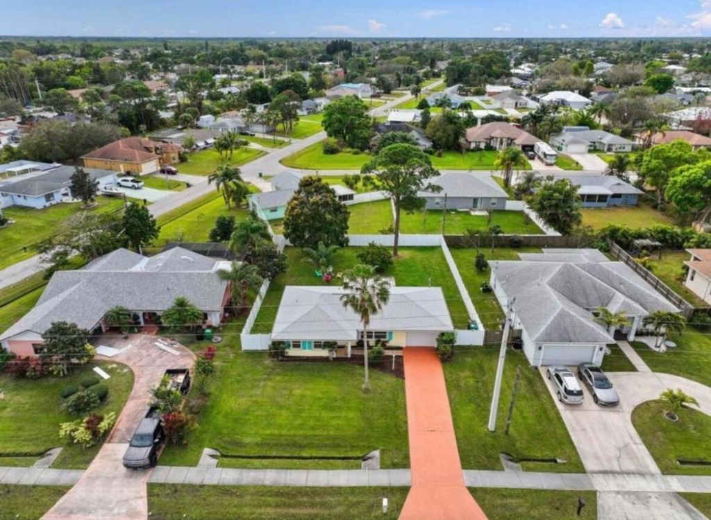 772 SE Thornhill Drive, Port Saint Lucie, FL 34983 Photo