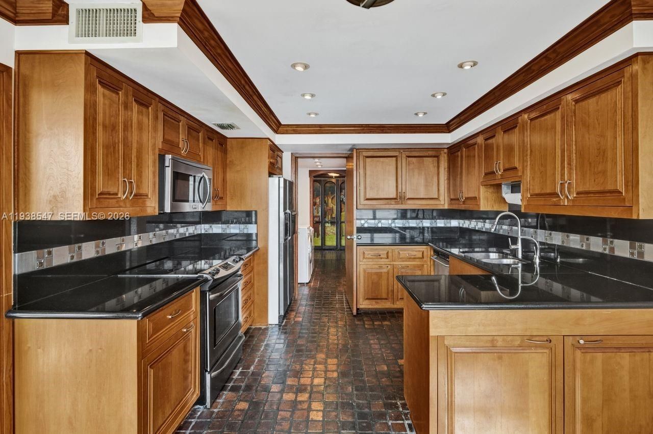 5660 Collins Ave, Unit 11E, Miami Beach, FL 33140 Photo