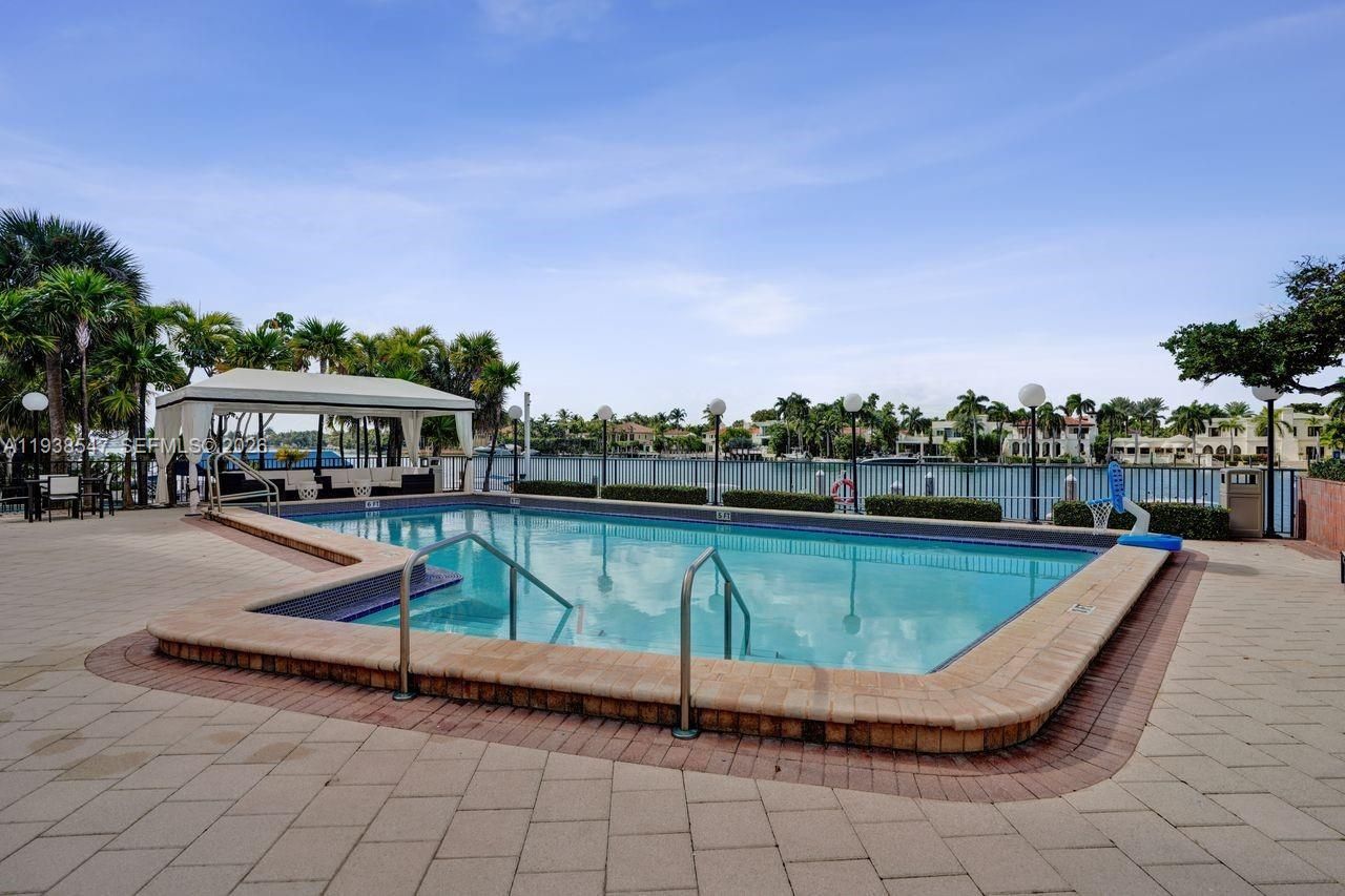 5660 Collins Ave, Unit 11E, Miami Beach, FL 33140 Photo