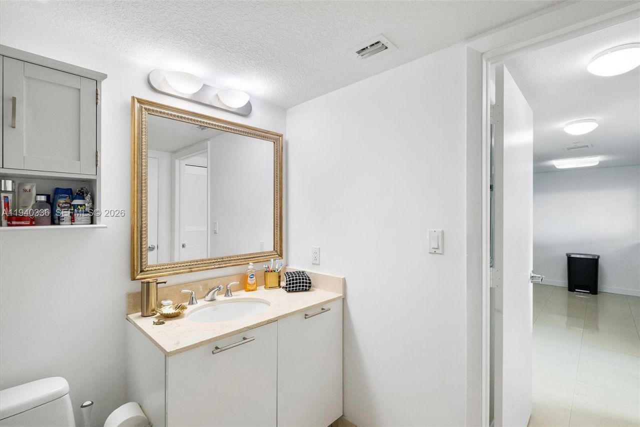 1800 N Bayshore Dr, Unit 2006, Miami, FL 33132 Photo