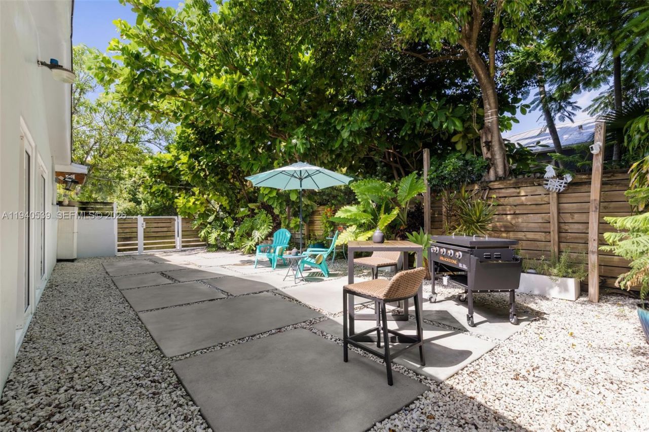 2201 SW 22nd Ter, Miami, FL 33145 Photo