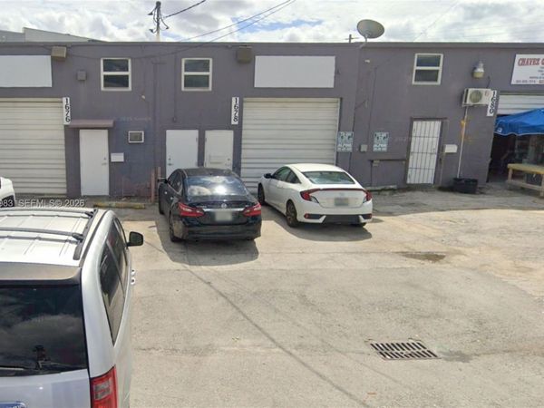 1678 W 31st Pl, Hialeah, FL 33012