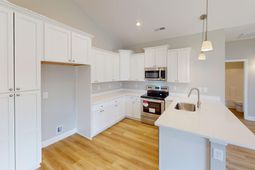 1044 Moen Loop photo 4