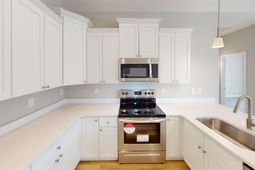 1044 Moen Loop photo 4