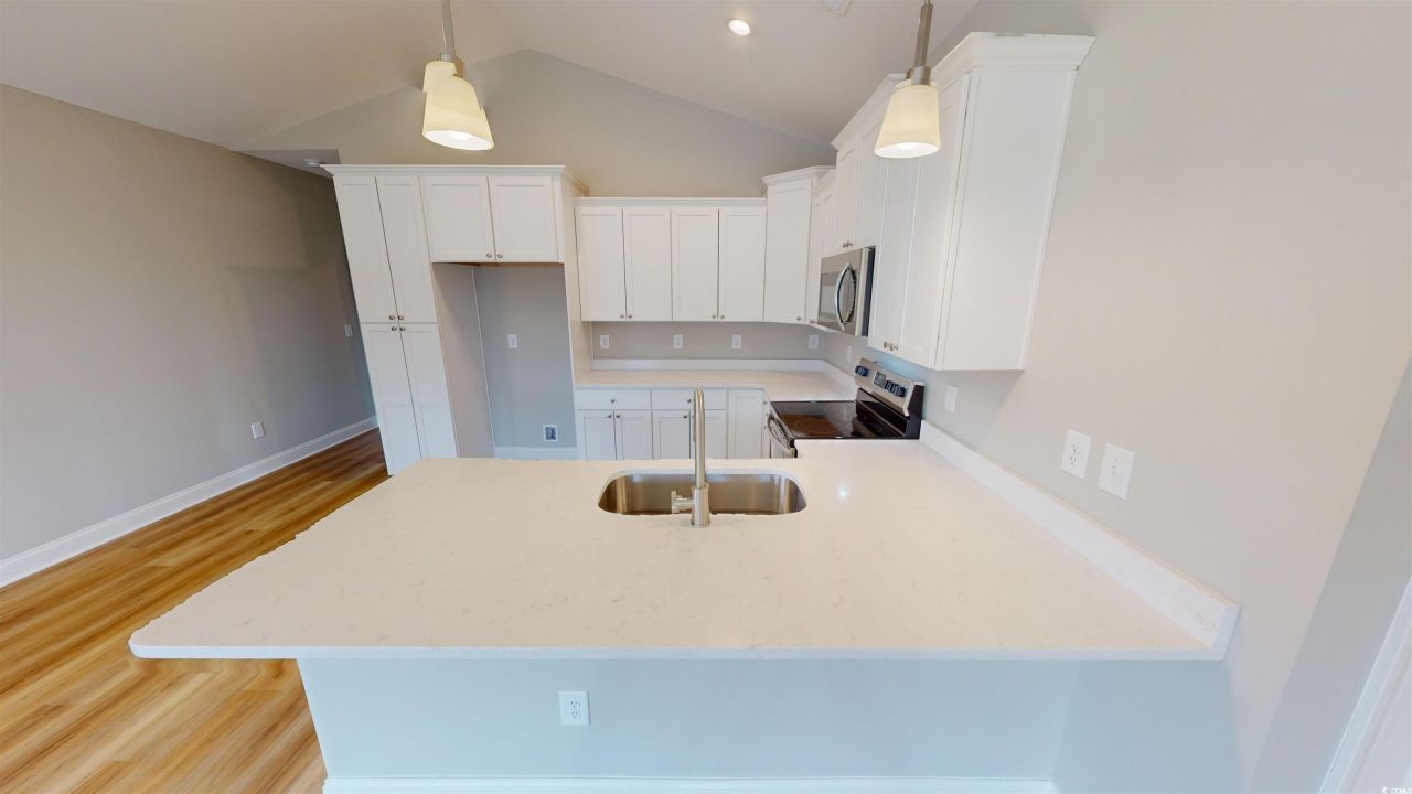 1044 Moen Loop Photo 5