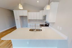 1044 Moen Loop photo 4