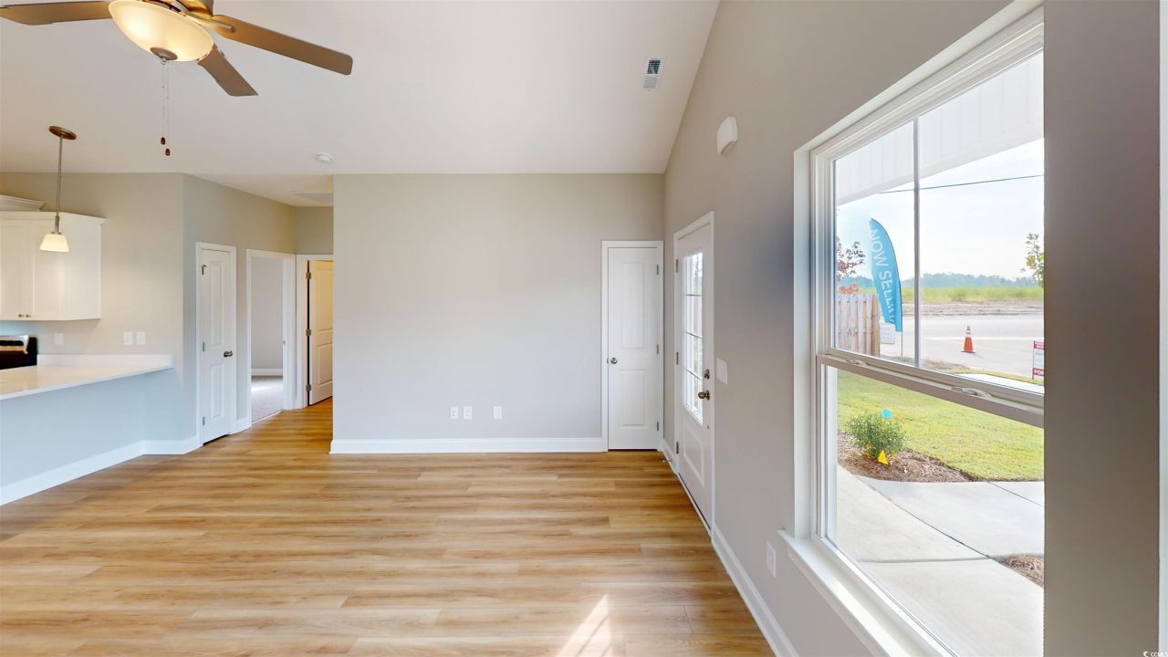 1044 Moen Loop Photo 8