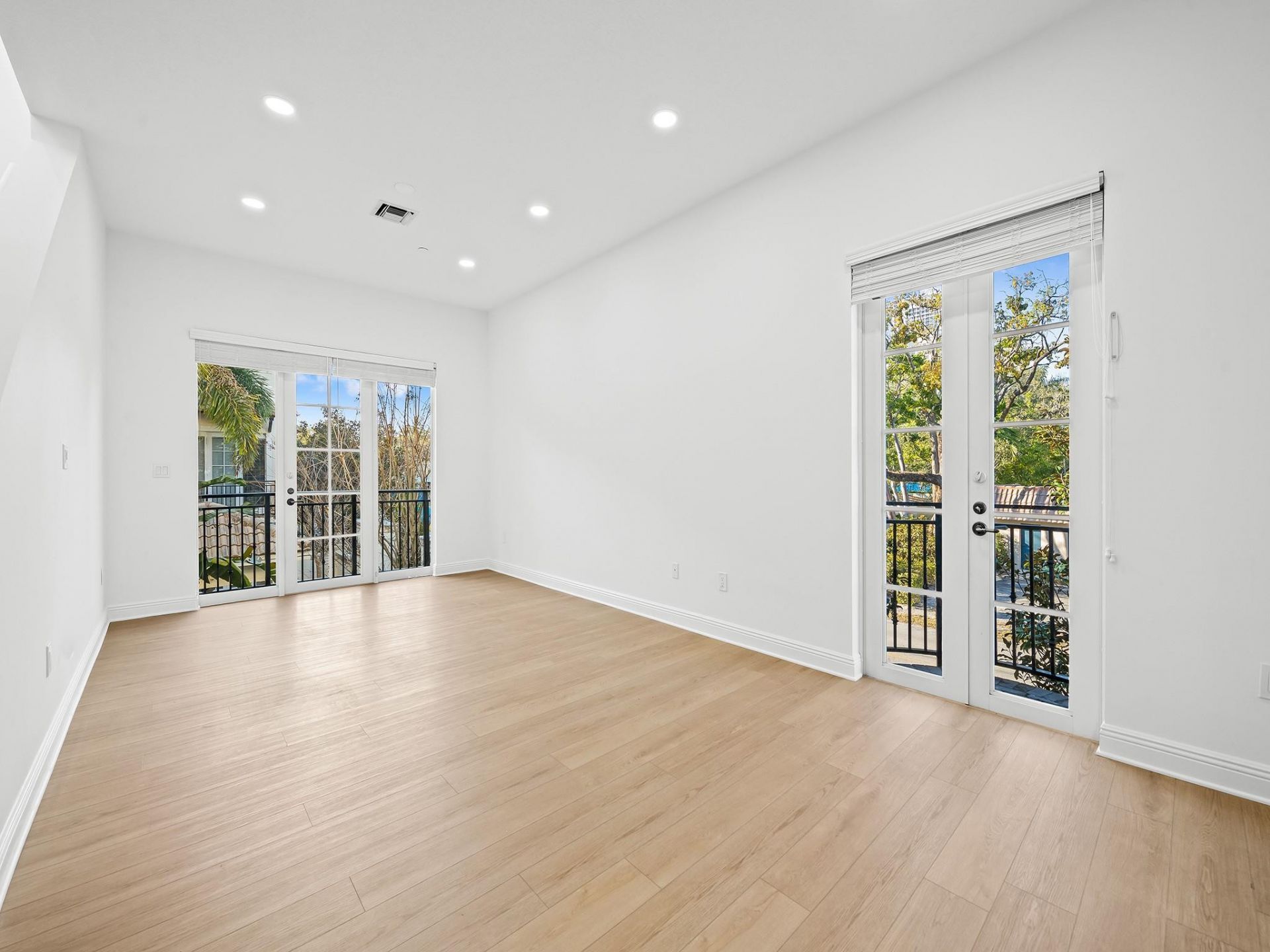 510 SE 7th Street, Unit 401, Fort Lauderdale, FL 33301 Photo