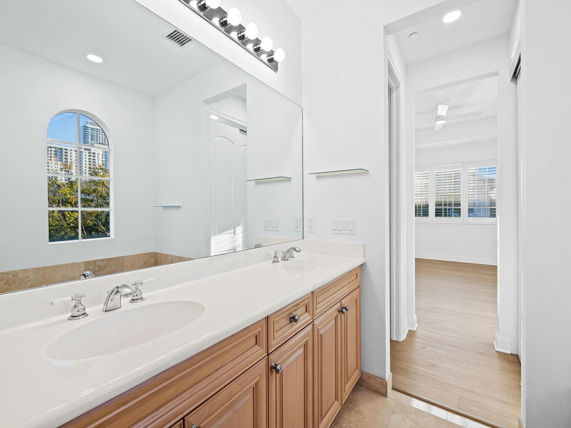 510 SE 7th Street, Unit 401, Fort Lauderdale, FL 33301 Photo