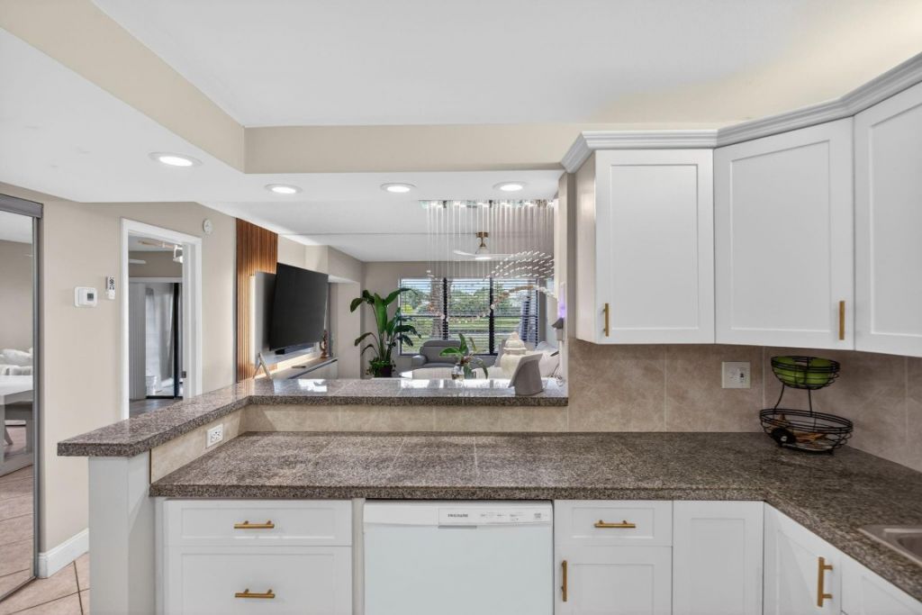 2314 S Cypress Bend Drive, Unit 114, Pompano Beach, FL 33069 Photo