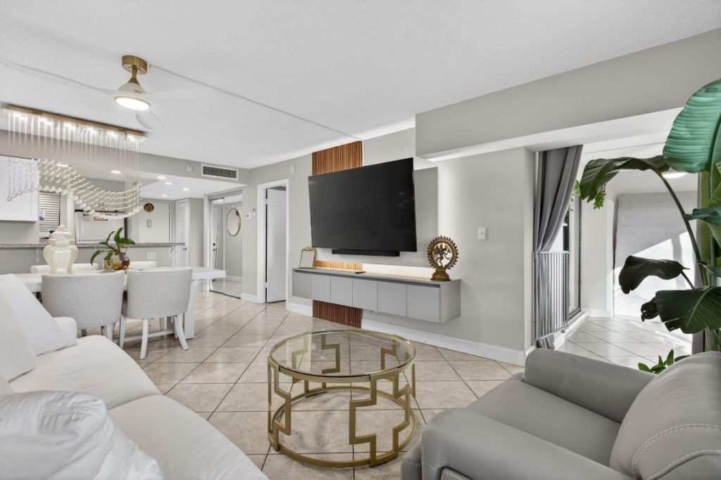 2314 S Cypress Bend Drive, Unit 114, Pompano Beach, FL 33069 Photo