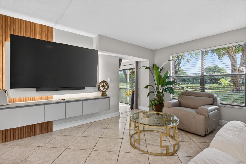 2314 S Cypress Bend Drive, Unit 114, Pompano Beach, FL 33069 Photo