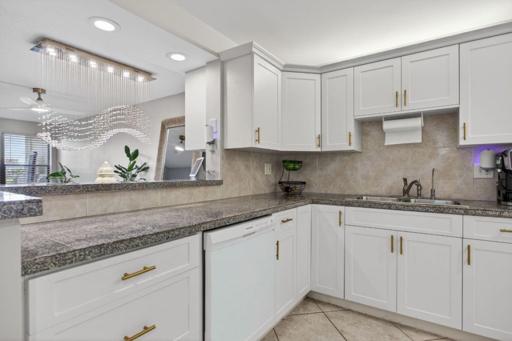 2314 S Cypress Bend Drive, Unit 114, Pompano Beach, FL 33069 Photo