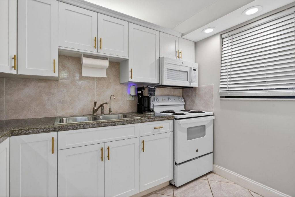 2314 S Cypress Bend Drive, Unit 114, Pompano Beach, FL 33069 Photo