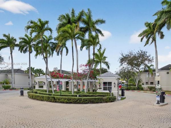 7110 SW 54th St, Miami, FL 33155