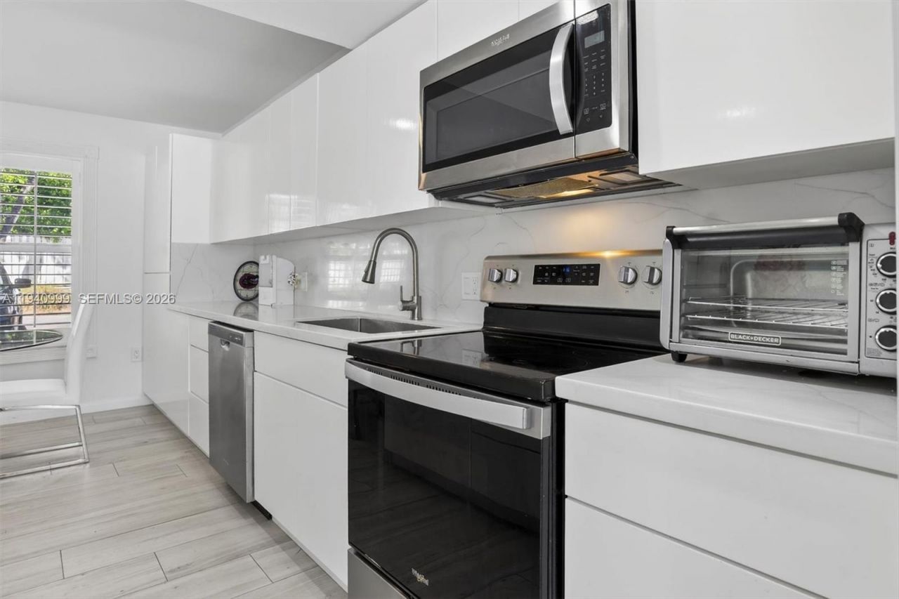 7110 SW 54th St, Miami, FL 33155 Photo