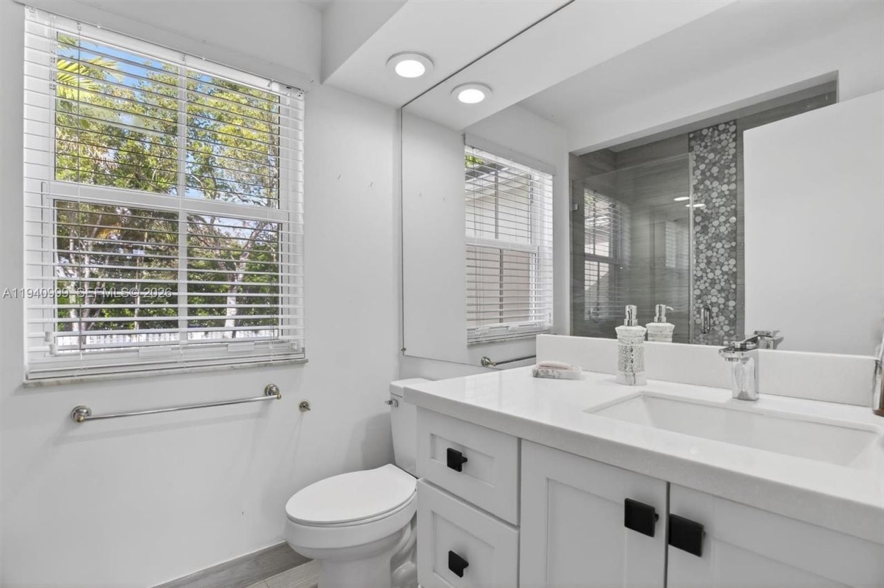 7110 SW 54th St, Miami, FL 33155 Photo