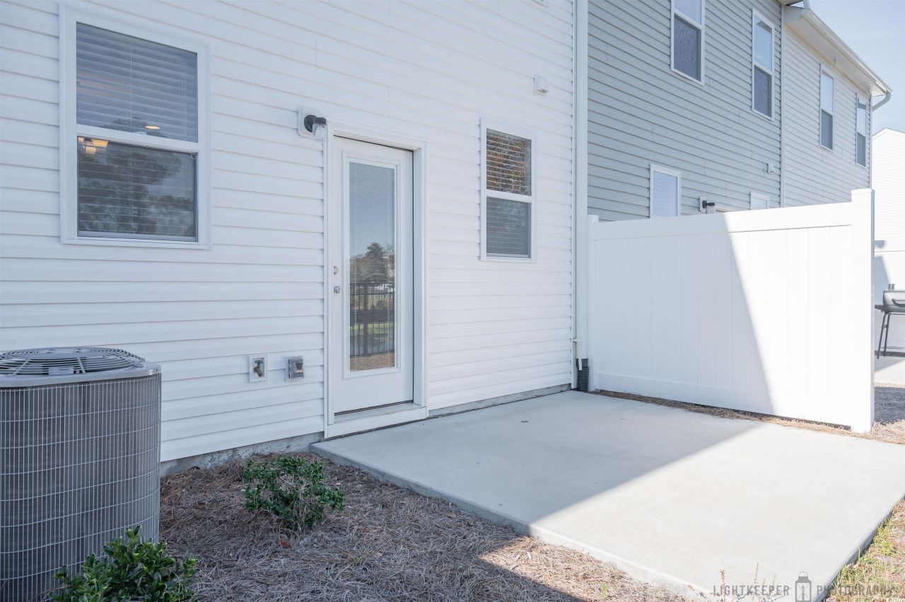 109 Oxforshire St. Photo 15