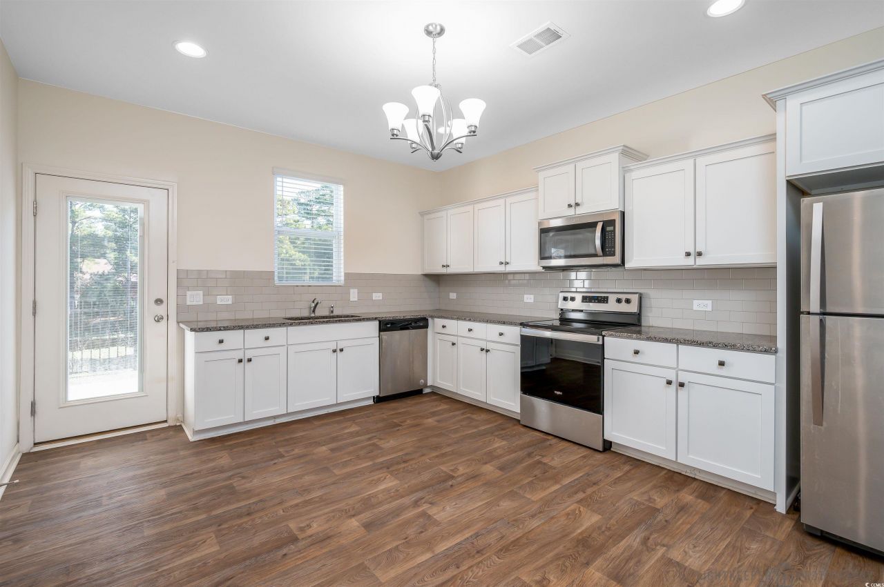 109 Oxforshire St. Photo 5