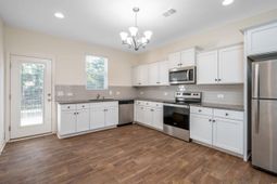 109 Oxforshire St. photo 4