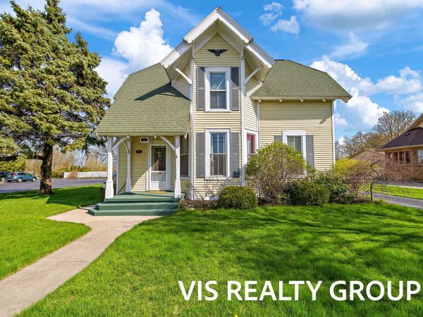 223 E Savidge Street, Spring Lake, MI 49456