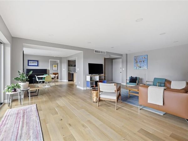 310 W 49th Street, Unit 805, Kansas City, MO 64112