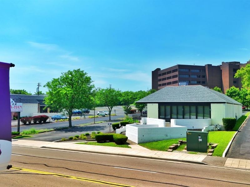 11483 Chester Road, Sharonville, OH 45246 Photo 2