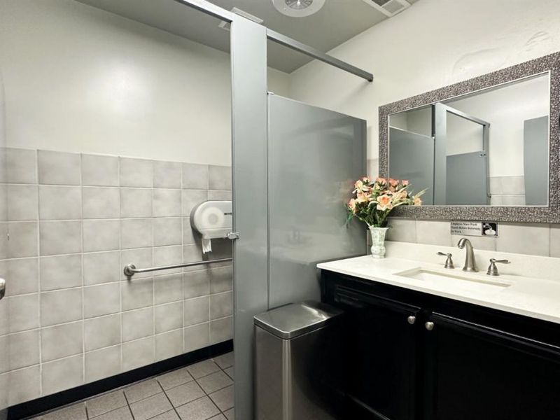 11483 Chester Road, Sharonville, OH 45246 Photo 9