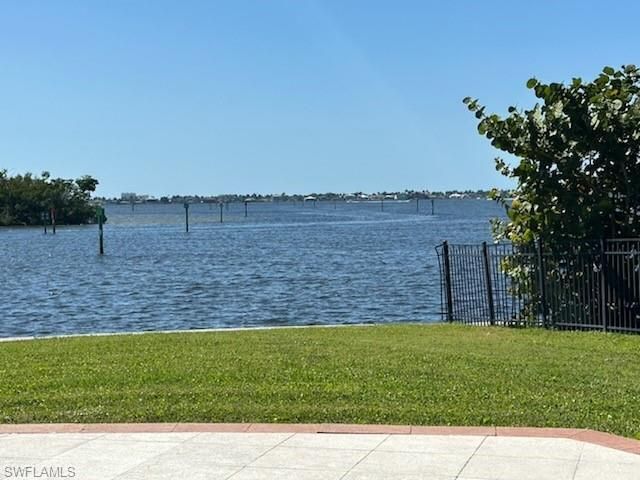 866 Cal Cove Dr, Fort Myers, FL 33919 Photo