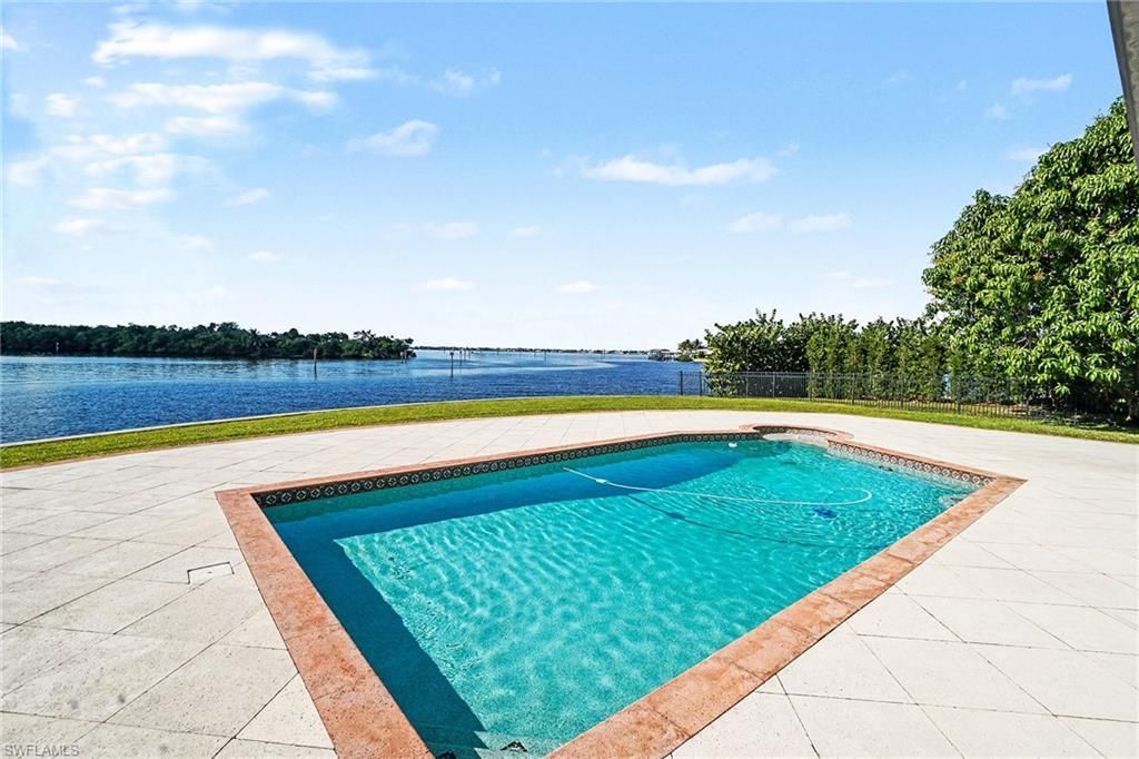 866 Cal Cove Dr, Fort Myers, FL 33919 Photo