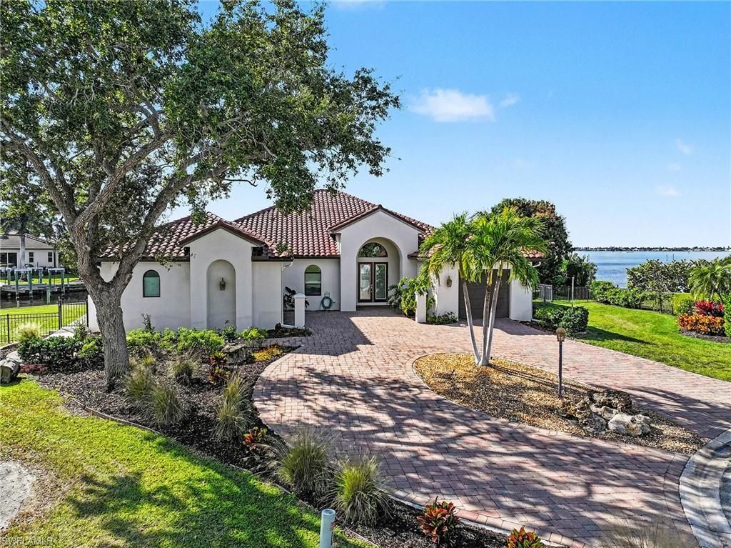 866 Cal Cove Dr, Fort Myers, FL 33919 Photo