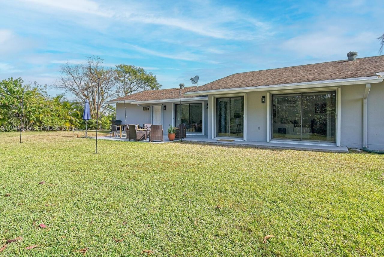 10900 SW 124th Rd , Miami, FL 33176 Photo