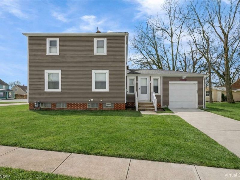 610 E 266th Street, Euclid, OH 44132 Photo 2