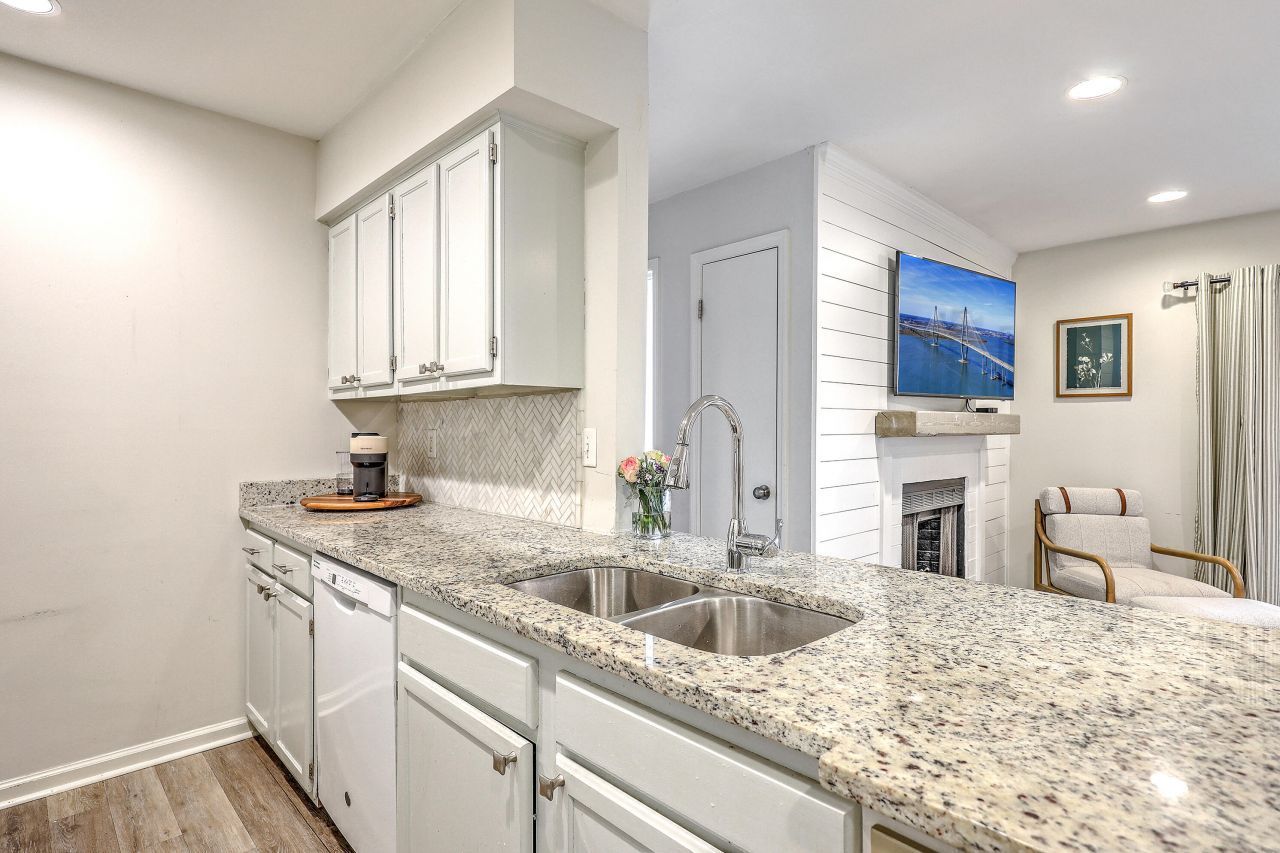 1054 Anna Knapp Boulevard Photo 21