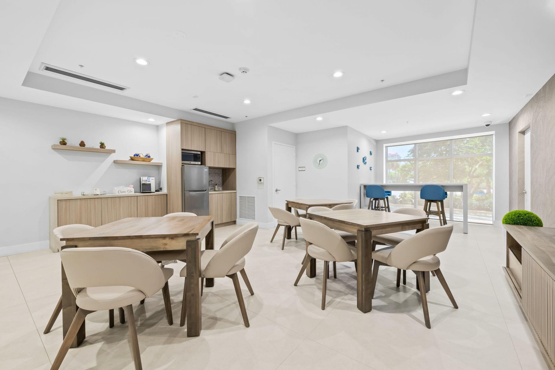 704 N Ocean Boulevard, Unit 404, Pompano Beach, FL 33062 Photo
