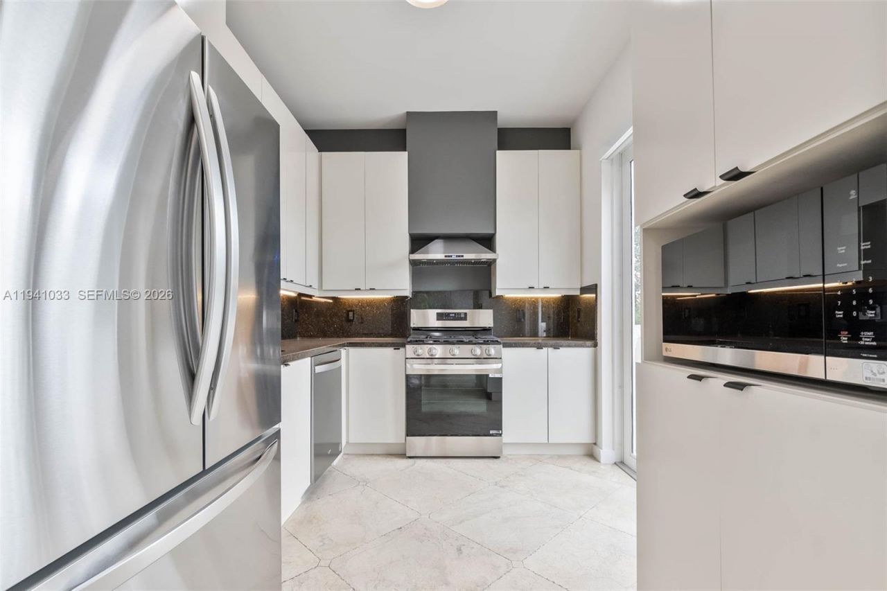 349 Madeira Ave, Unit 349, Coral Gables, FL 33134 Photo