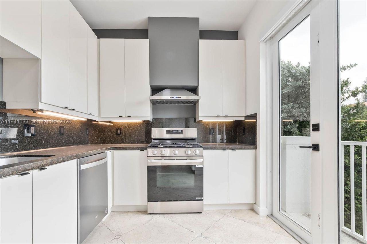 349 Madeira Ave, Unit 349, Coral Gables, FL 33134 Photo