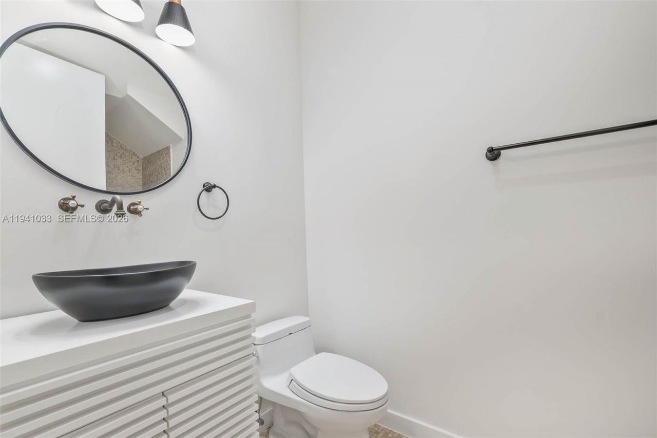 349 Madeira Ave, Unit 349, Coral Gables, FL 33134 Photo