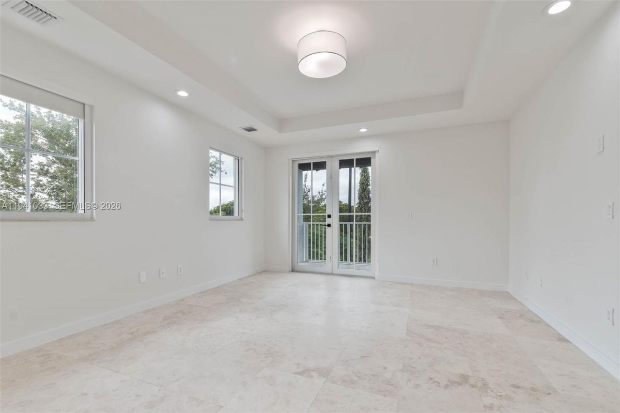 349 Madeira Ave, Unit 349, Coral Gables, FL 33134 Photo