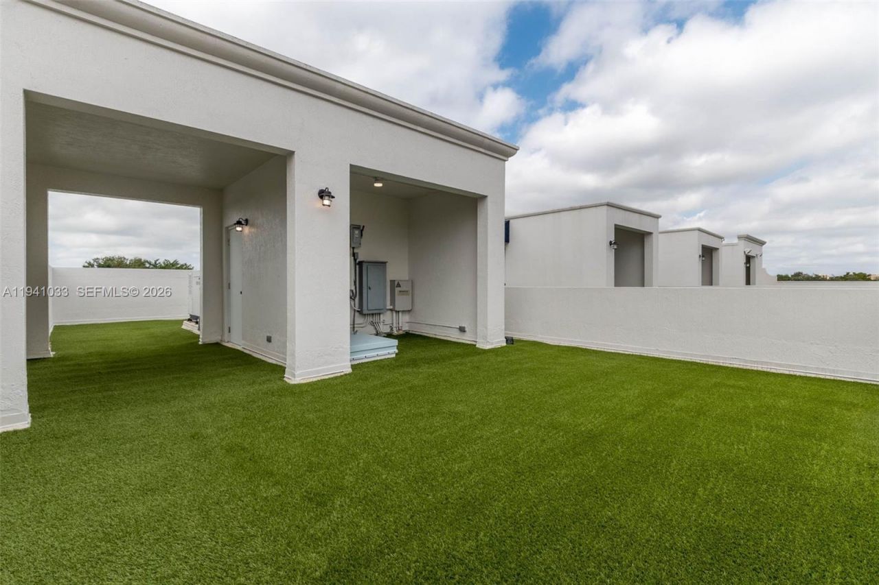 349 Madeira Ave, Unit 349, Coral Gables, FL 33134 Photo