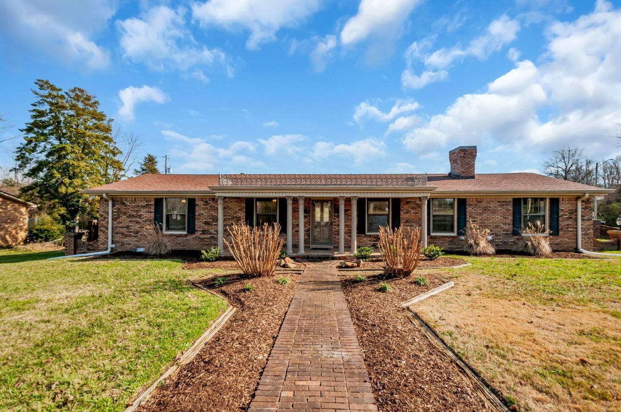 211 W Hills Ter, Dickson, TN 37055 Main Photo